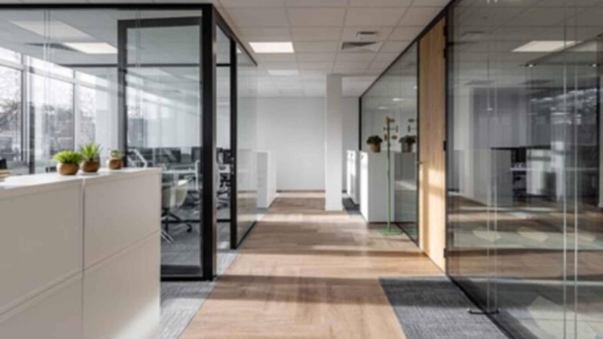 Installez-vous dans ce superbe espace de 250 m2 divisible, alliant flexibilité et élégance !