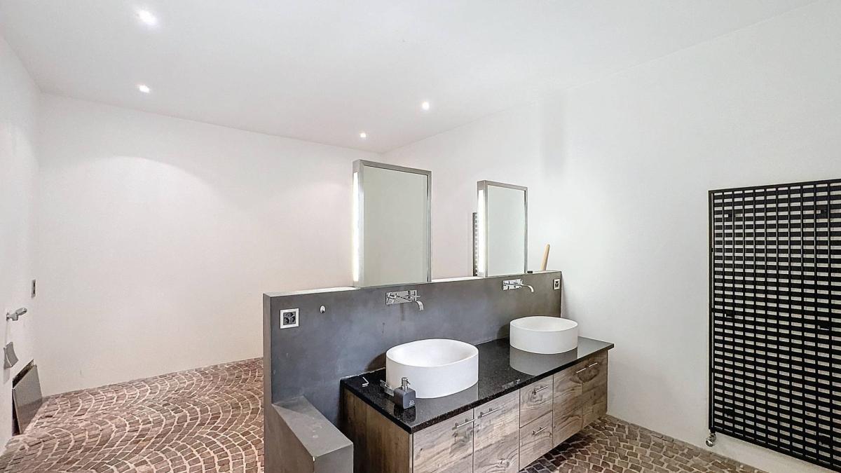 Loft contemporain de 300 m² avec jardin privé au centre de Montreux