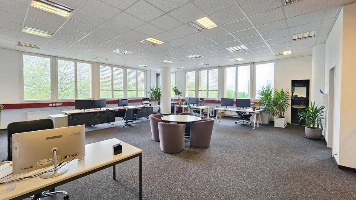 Bureaux/artisanal au 1er étage 234m² à vendre avec 6 places de parking intérieures 