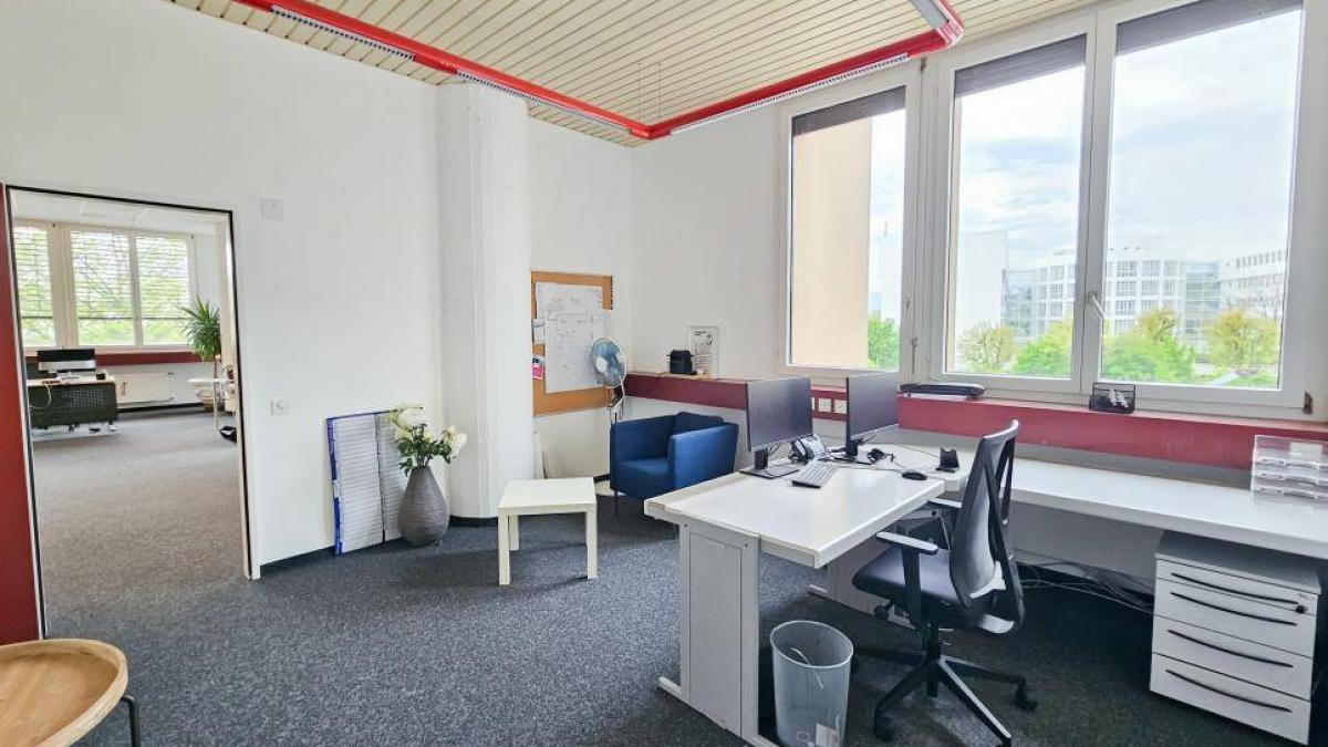 Bureaux/artisanal au 1er étage 234m² à vendre avec 6 places de parking intérieures 