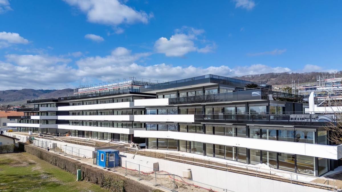 UNIQUE! Attique de 5.5 pièces de 180m2 bénéficiant d'un rooftop terrasse de 168m2 avec vue panoramique sur le lac et les Alpes