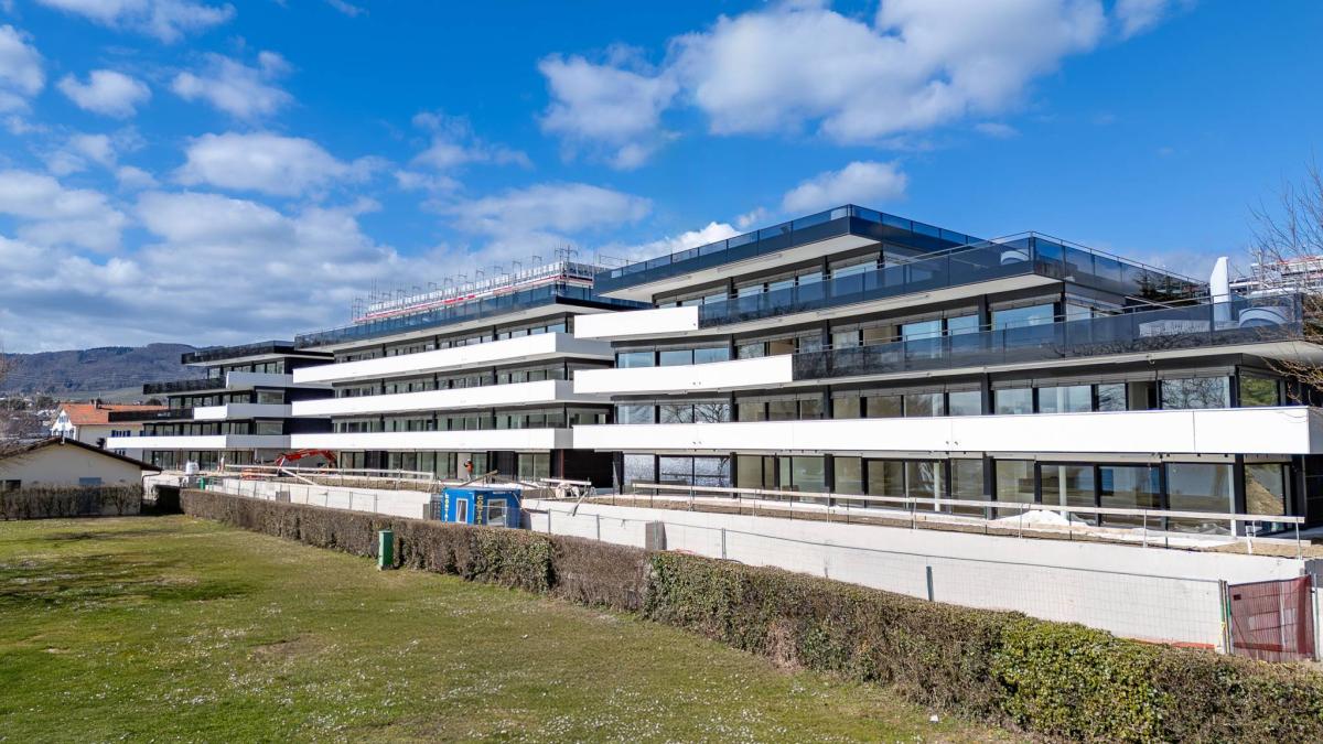 UNIQUE! Attique de 5.5 pièces de 180m2 bénéficiant d'un rooftop terrasse de 168m2 avec vue panoramique sur le lac et les Alpes