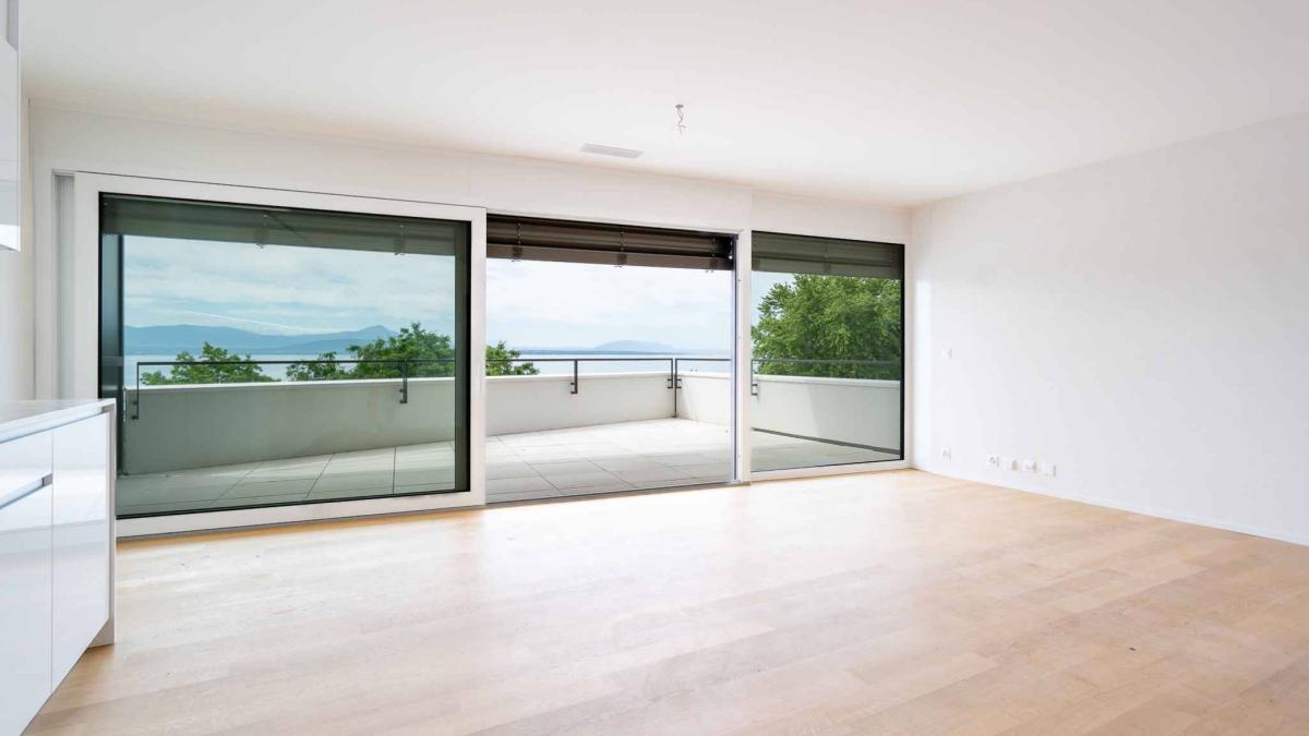 UNIQUE! Attique de 5.5 pièces de 180m2 bénéficiant d'un rooftop terrasse de 168m2 avec vue panoramique sur le lac et les Alpes