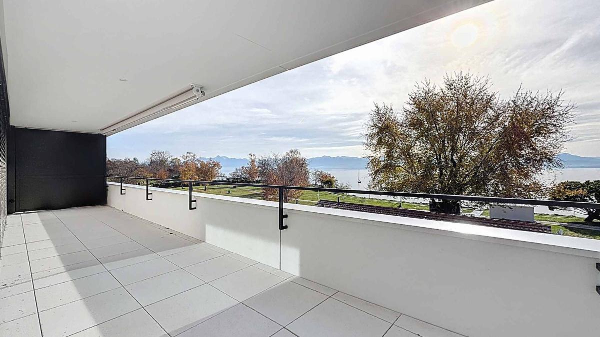 Luxueux 4.5 pièces traversant avec balcon couvert de 76m2 et vue lac