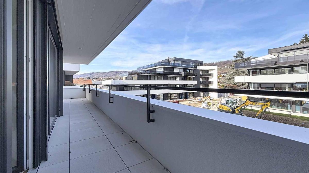 Luxueux 4.5 pièces traversant avec balcon couvert de 76m2 et vue lac
