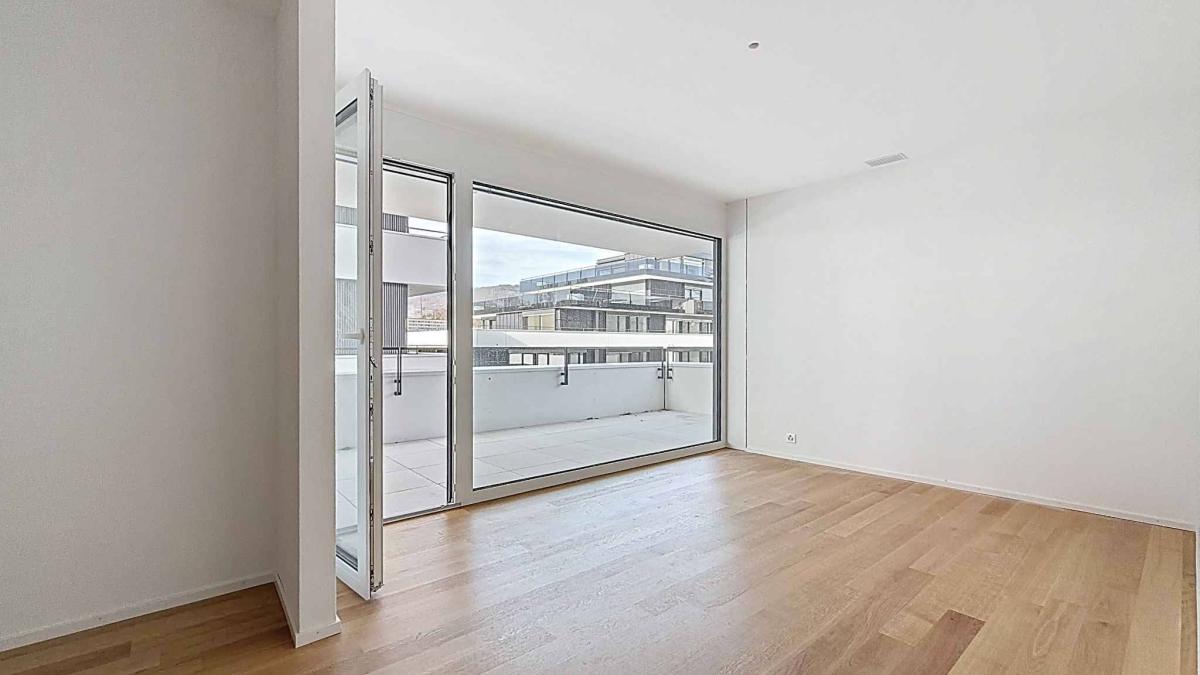 Luxueux 4.5 pièces traversant avec balcon couvert de 76m2 et vue lac