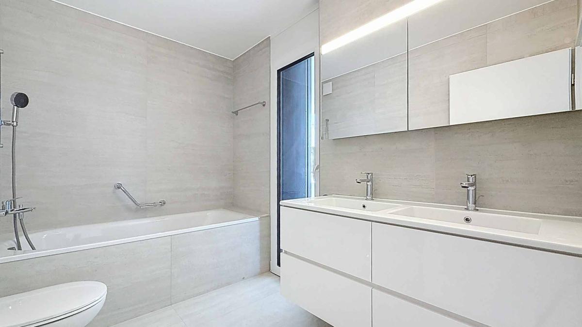 Luxueux 4.5 pièces traversant avec balcon couvert de 76m2 et vue lac