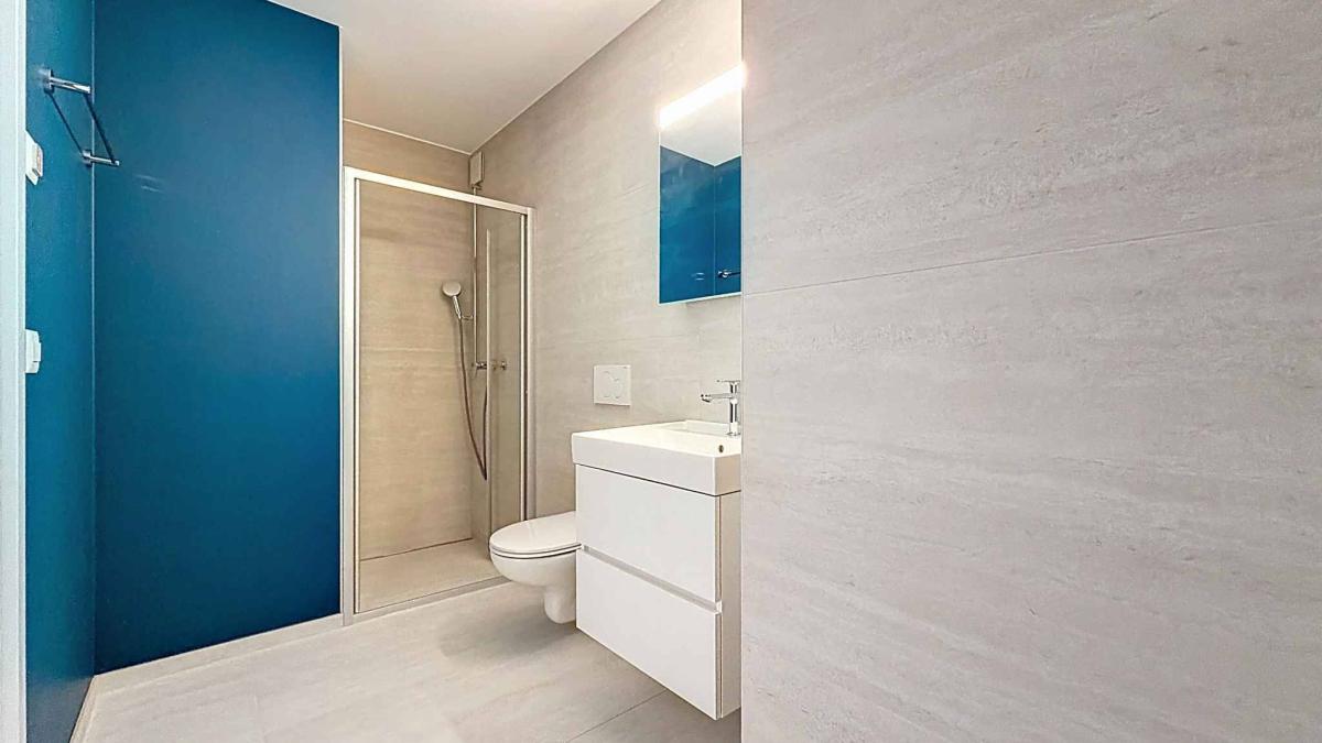 Luxueux 4.5 pièces traversant avec balcon couvert de 76m2 et vue lac