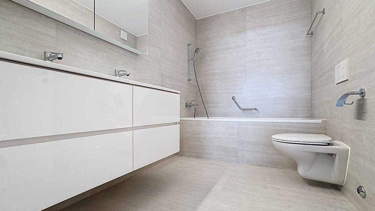 Luxueux 4.5 pièces traversant avec 2 balcons et vue panoramique sur le lac