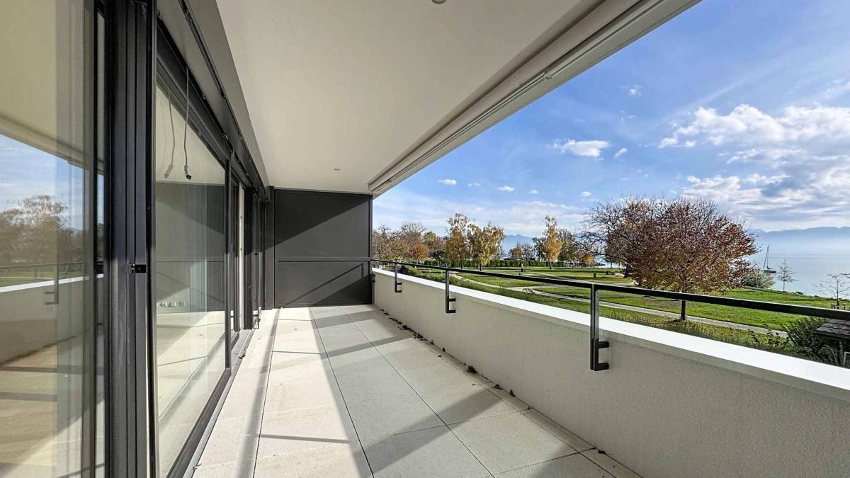 Luxueux 4.5 pièces traversant avec 2 balcons et vue panoramique sur le lac