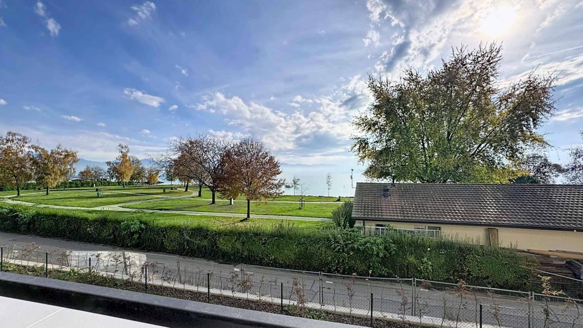 Luxueux 4.5 pièces traversant avec 2 balcons et vue panoramique sur le lac