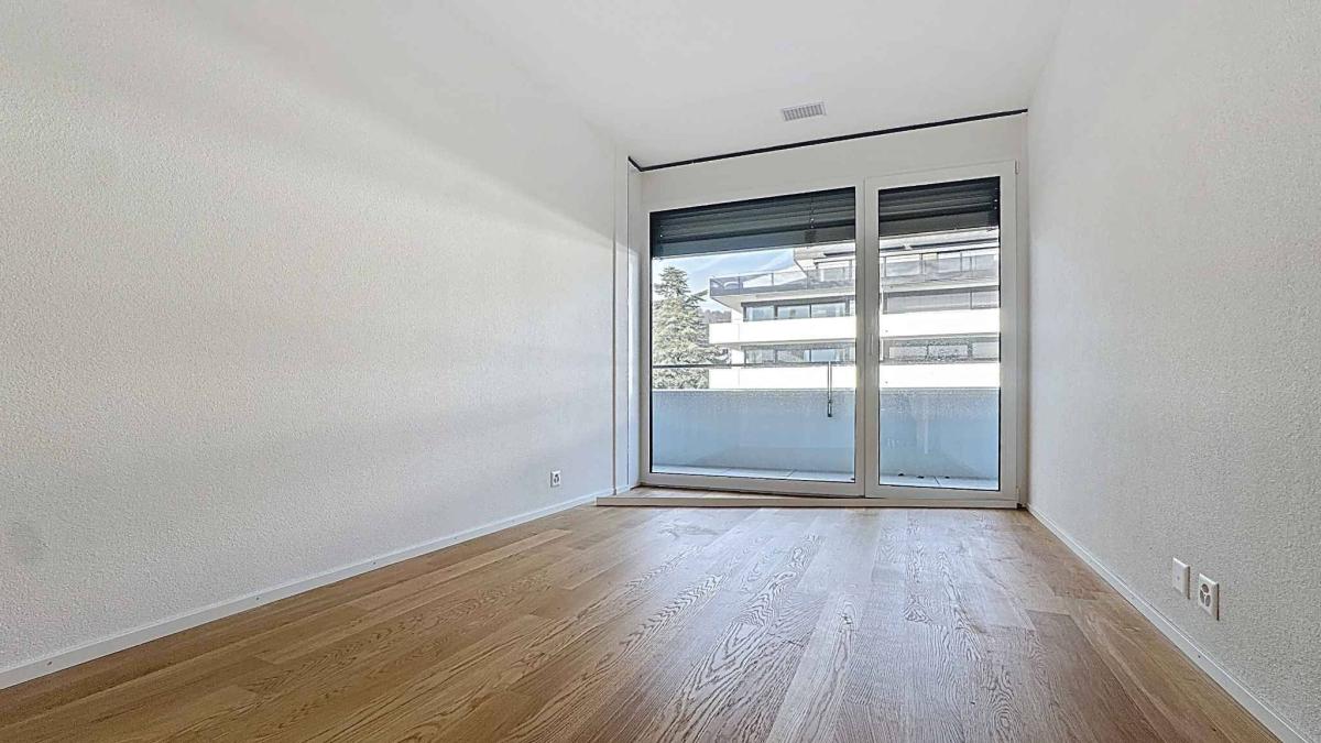 Luxueux 4.5 pièces traversant avec balcon de 76m2 et vue panoramique sur le lac