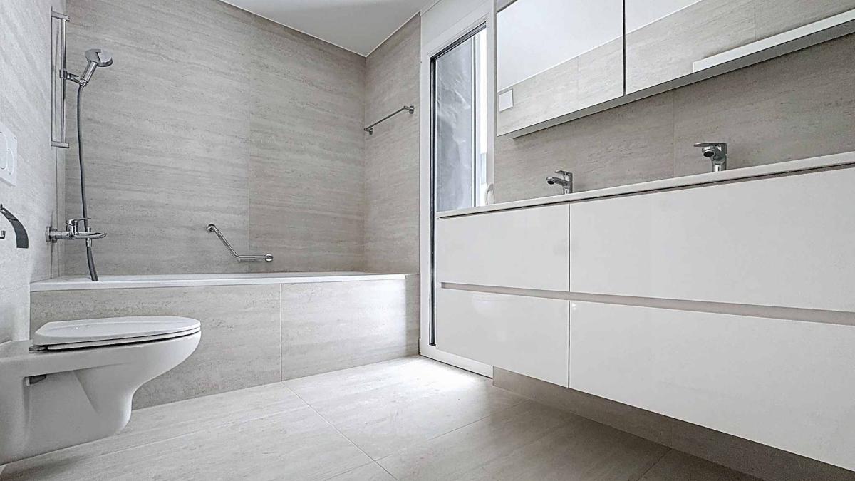 Luxueux 4.5 pièces traversant avec balcon de 76m2 et vue panoramique sur le lac