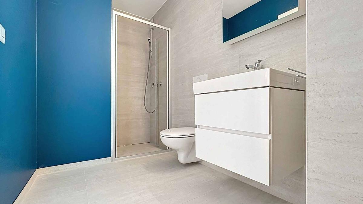 Luxueux 4.5 pièces traversant avec balcon de 76m2 et vue panoramique sur le lac