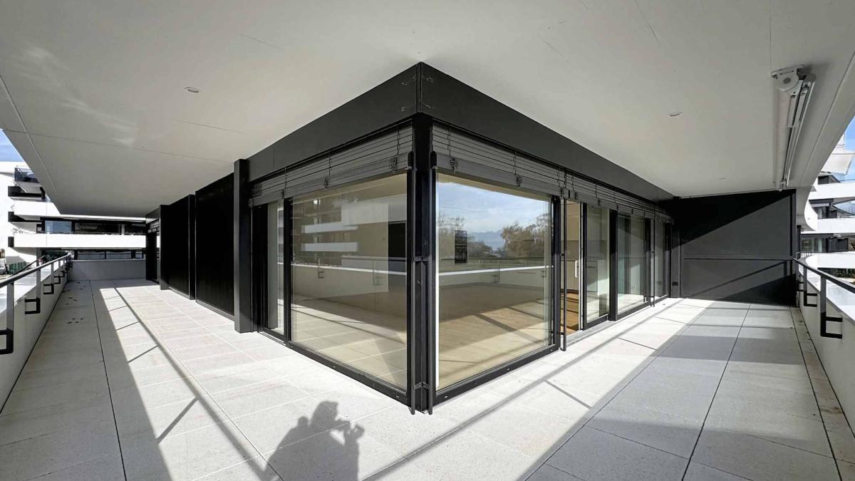 Luxueux 4.5 pièces traversant avec balcon de 76m2 et vue panoramique sur le lac