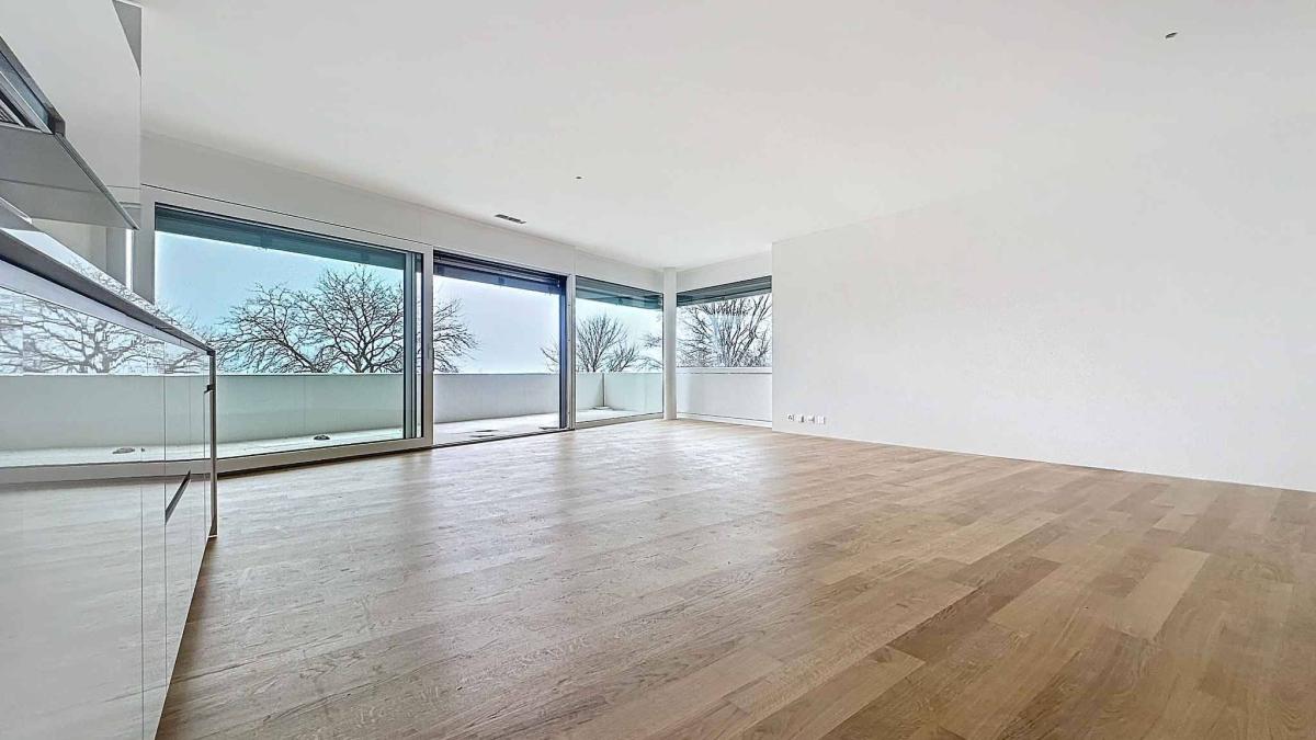 Spacieux 3.5 pièces traversant de 108m2 avec 2 balcons et vue sur le lac