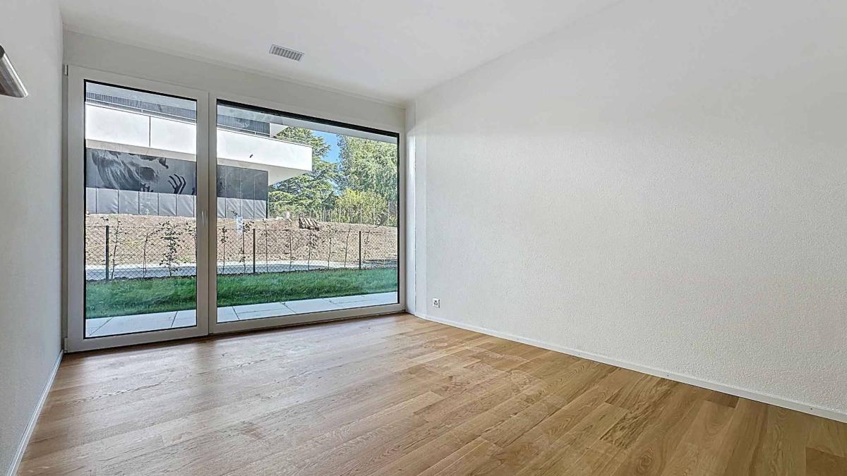 Exceptionnel 5.5 pièces au rez-de-chaussée avec terrasse et jardin privatif vue lac