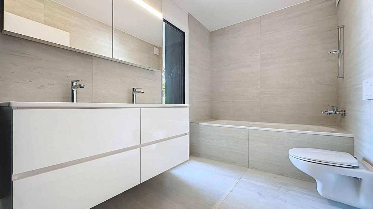 Exceptionnel 5.5 pièces au rez-de-chaussée avec terrasse et jardin privatif vue lac
