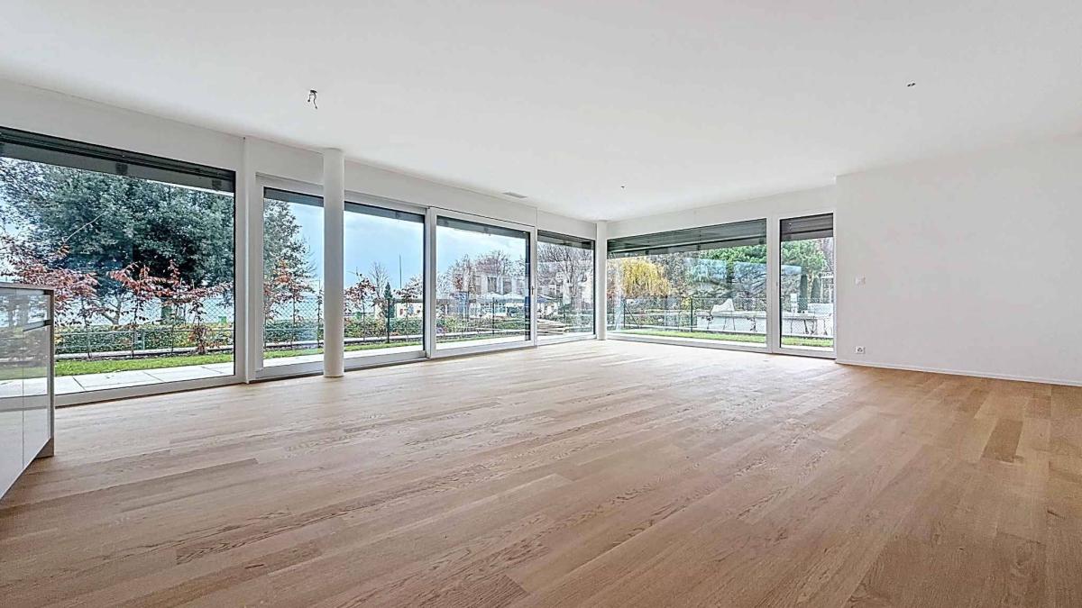 Appartement neuf de 5.5 pièces avec terrasse couverte et jardin