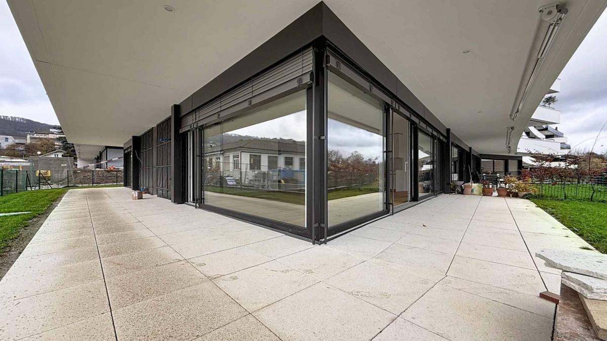 Appartement neuf de 5.5 pièces avec terrasse couverte et jardin