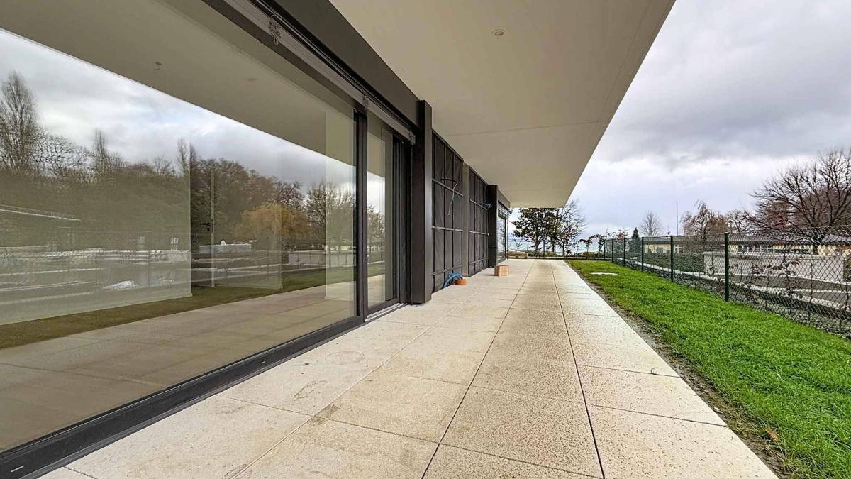 Appartement neuf de 5.5 pièces avec terrasse couverte et jardin