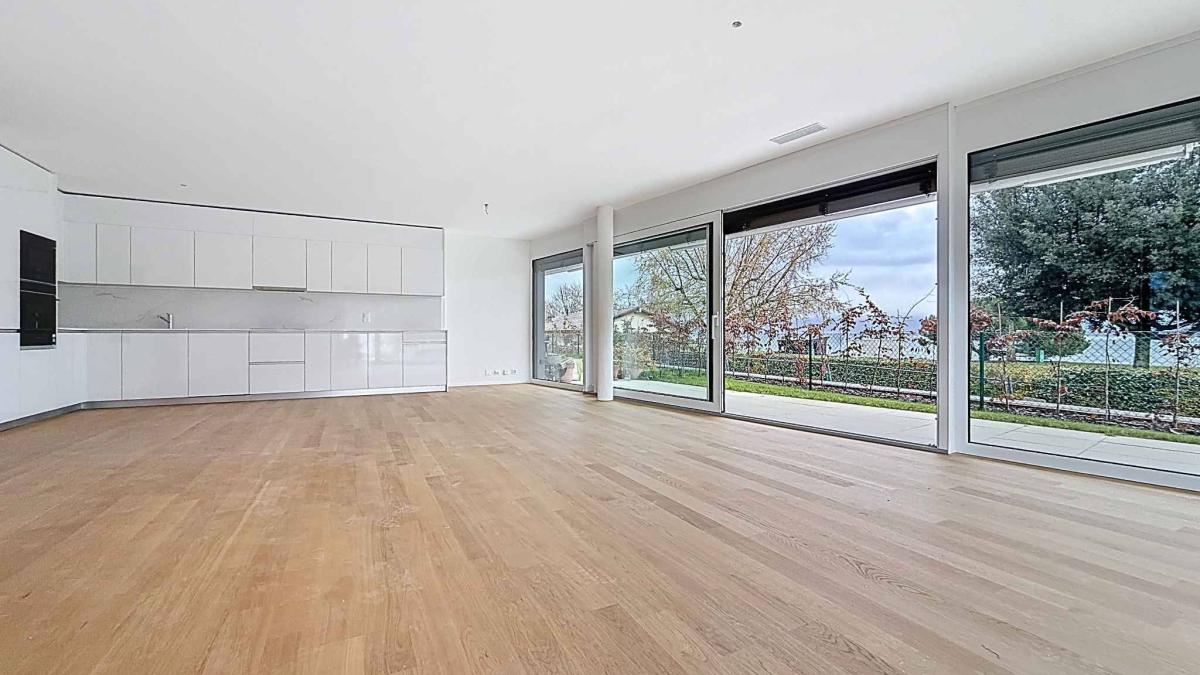 Appartement neuf de 5.5 pièces avec terrasse couverte et jardin