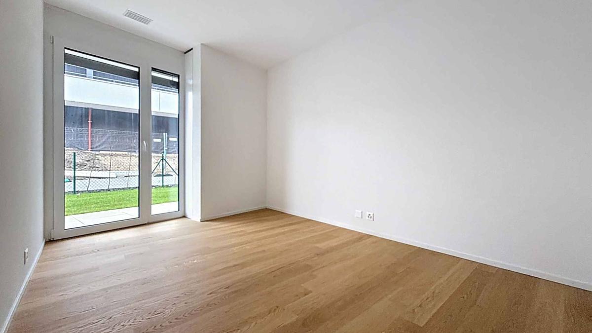 Appartement neuf de 5.5 pièces avec terrasse couverte et jardin