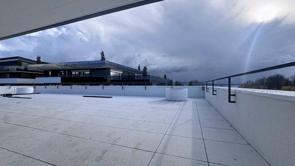 Luxueux 4.5 pièces au 2ème étage avec terrasse de 117m2, balcon de 47m2 et ascenseur privatif 