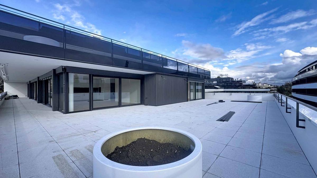 Luxueux 4.5 pièces au 2ème étage avec terrasse de 117m2, balcon de 47m2 et ascenseur privatif 