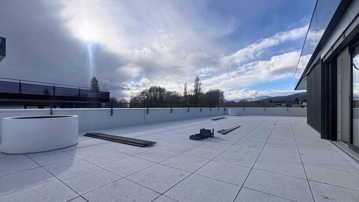 Luxueux 4.5 pièces au 2ème étage avec terrasse de 117m2, balcon de 47m2 et ascenseur privatif 