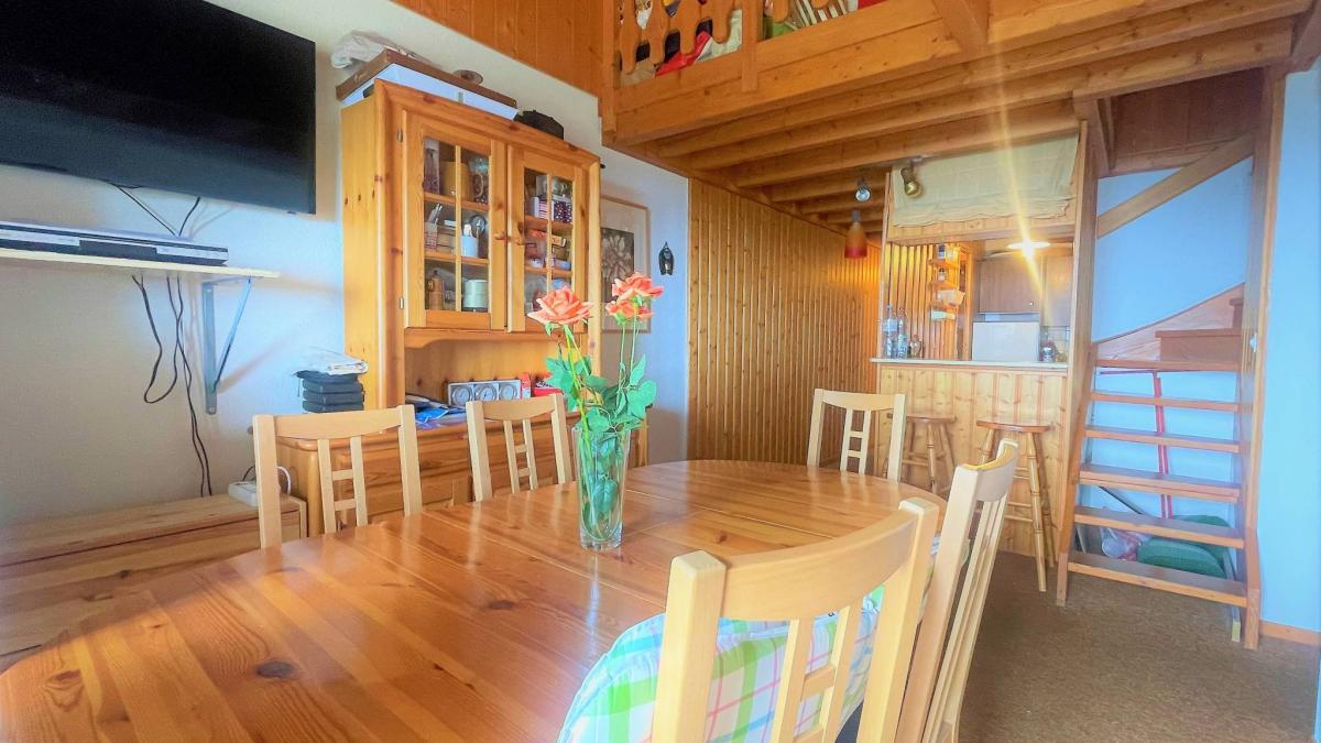 Appartement de 3.5 pièces de 63m2 en duplex dans les combles avec balcons et vue imprenable