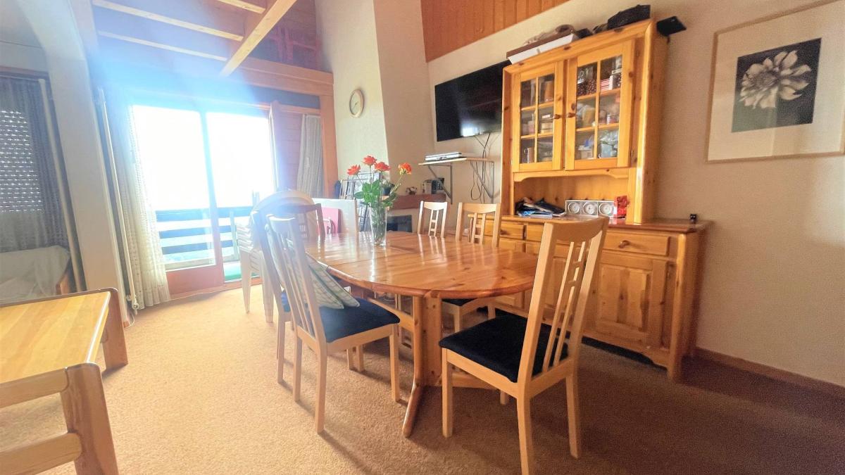 Appartement de 3.5 pièces de 63m2 en duplex dans les combles avec balcons et vue imprenable