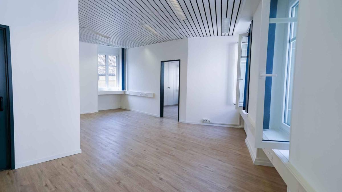 Belle surface de 197 m2 au coeur de la ville dans immeuble Hausmannien