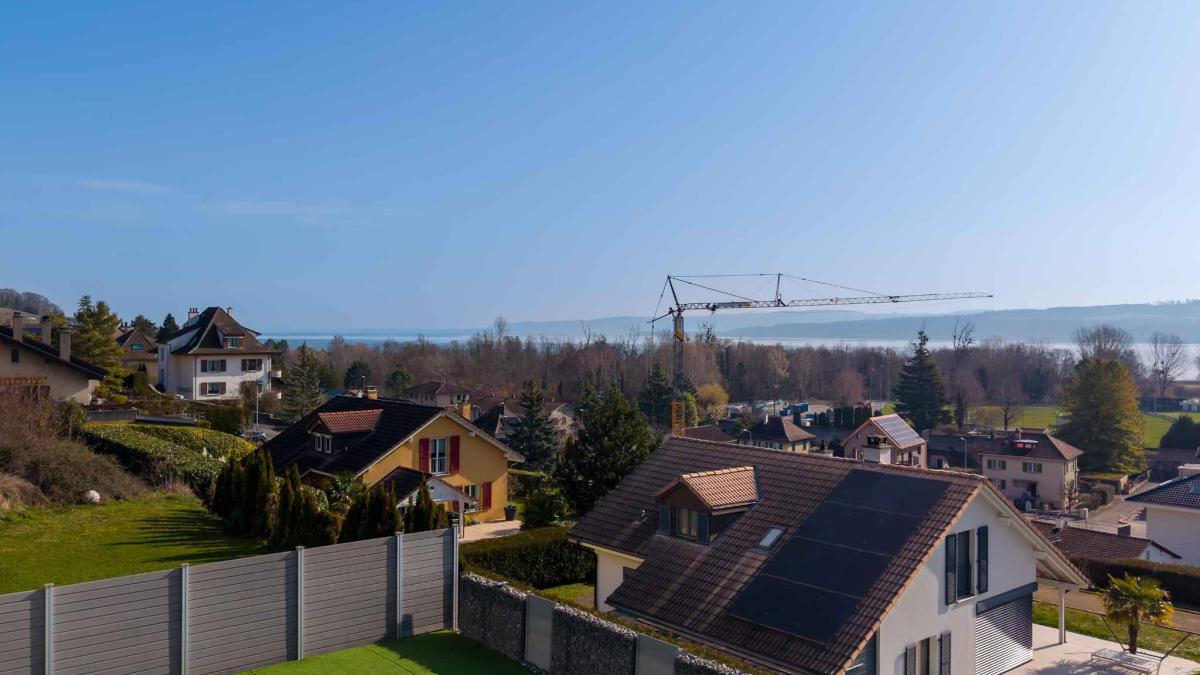 Duplex de 4.5 pièces avec sous-sol, jardin et vue sur le lac