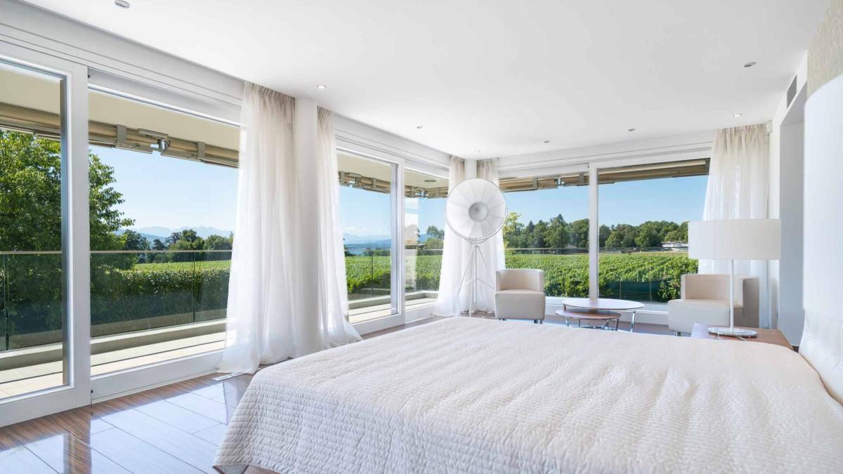 Somptueuse propriété avec piscine et vue panoramique sur le lac