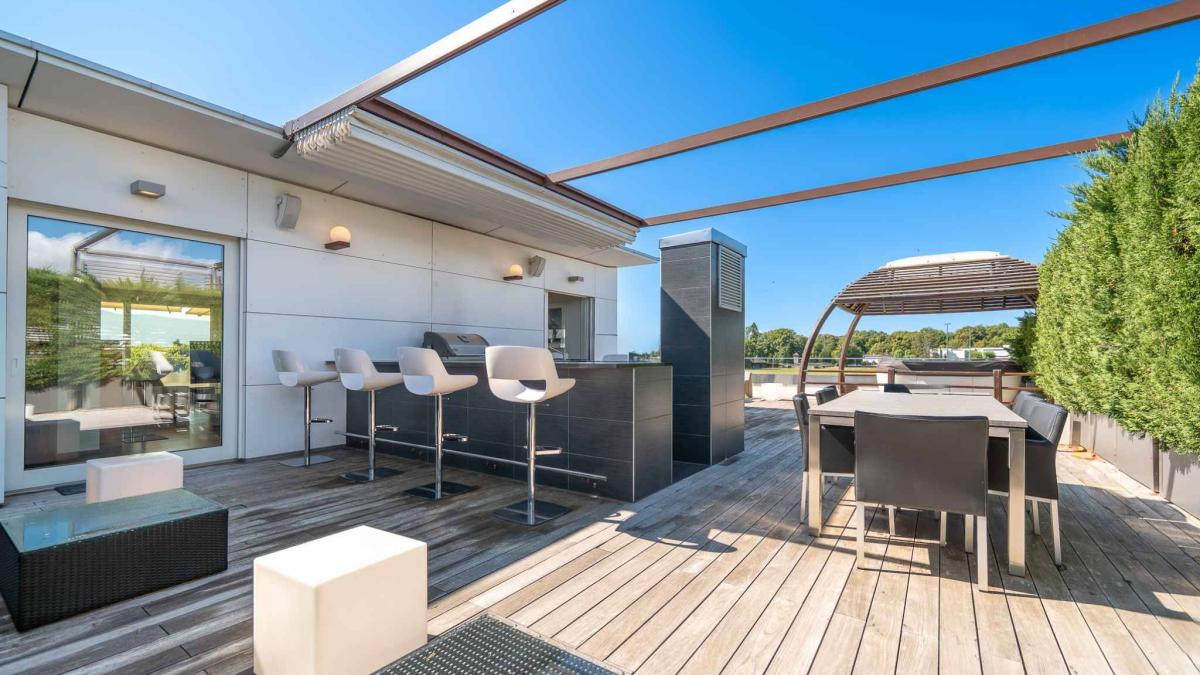 Somptueuse propriété avec piscine et vue panoramique sur le lac