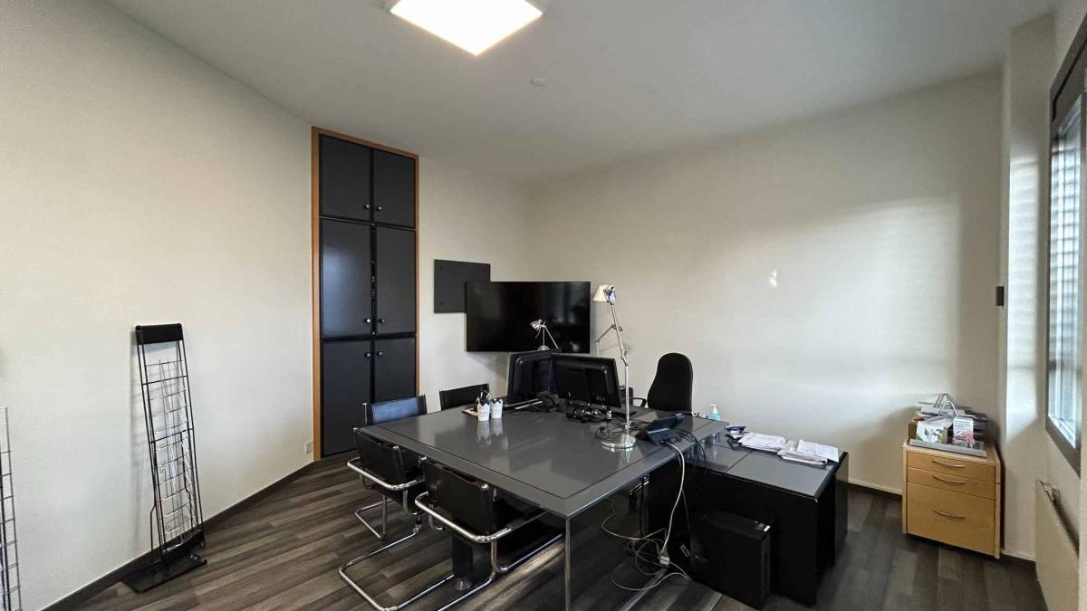 Cellules de bureaux de 55 m2 meublées avec cuisine privative 