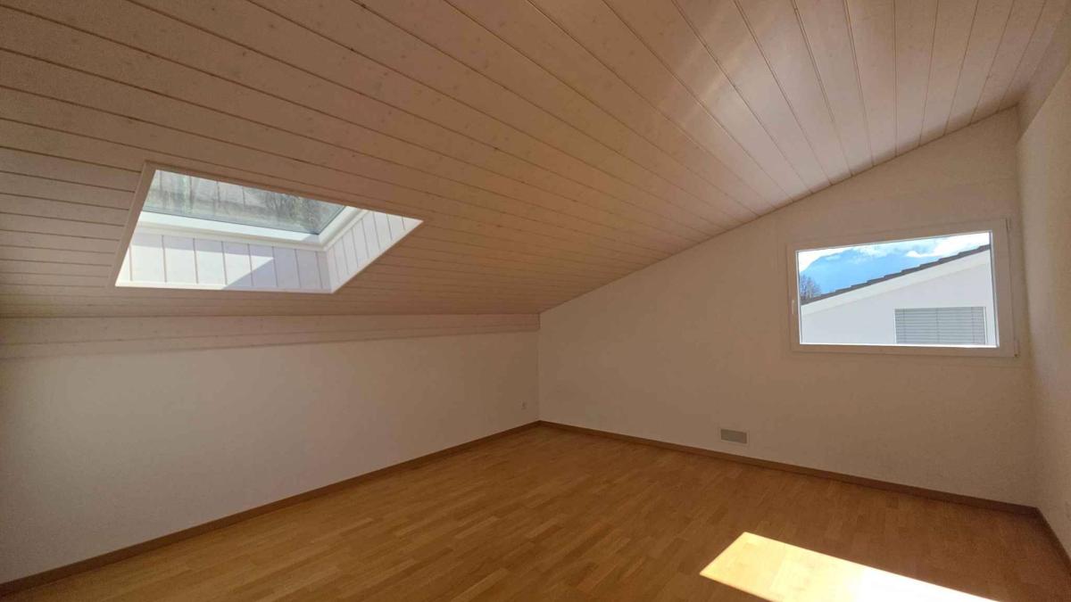 Attique spacieux et lumineux 2.5 pièces