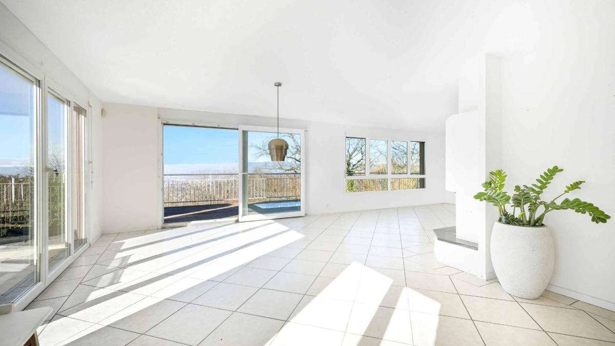 Villa d'exception avec piscine et vue imprenable sur le Lac