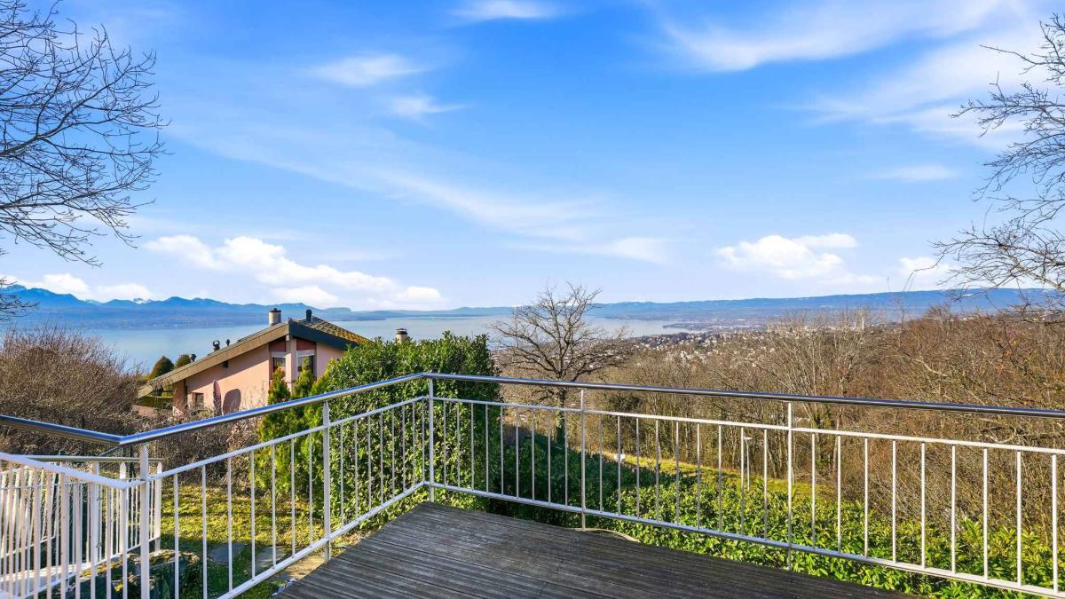 Villa d'exception avec piscine et vue imprenable sur le Lac