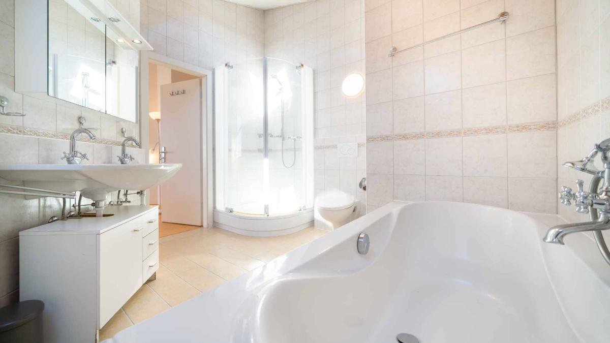 Villa d'exception avec piscine et vue imprenable sur le Lac