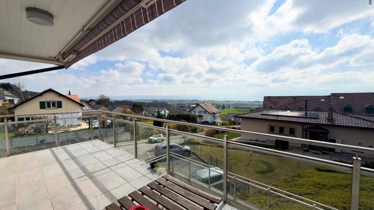 Appartement avec vue sur le lac et les montagnes 