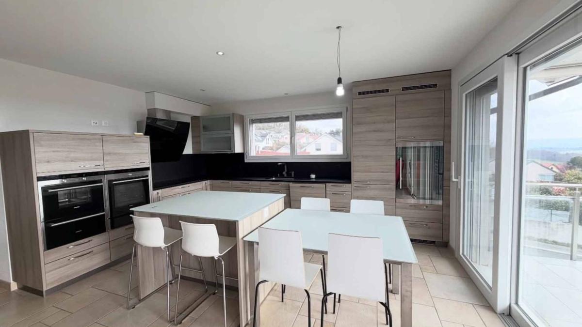 Appartement avec vue sur le lac et les montagnes 