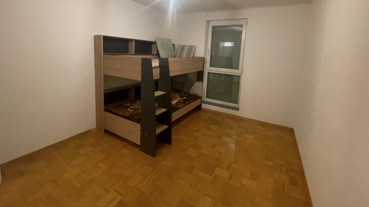 Appartement de 4.5 pièces au rez-de-chaussée avec terrasse - Cabinet 3
