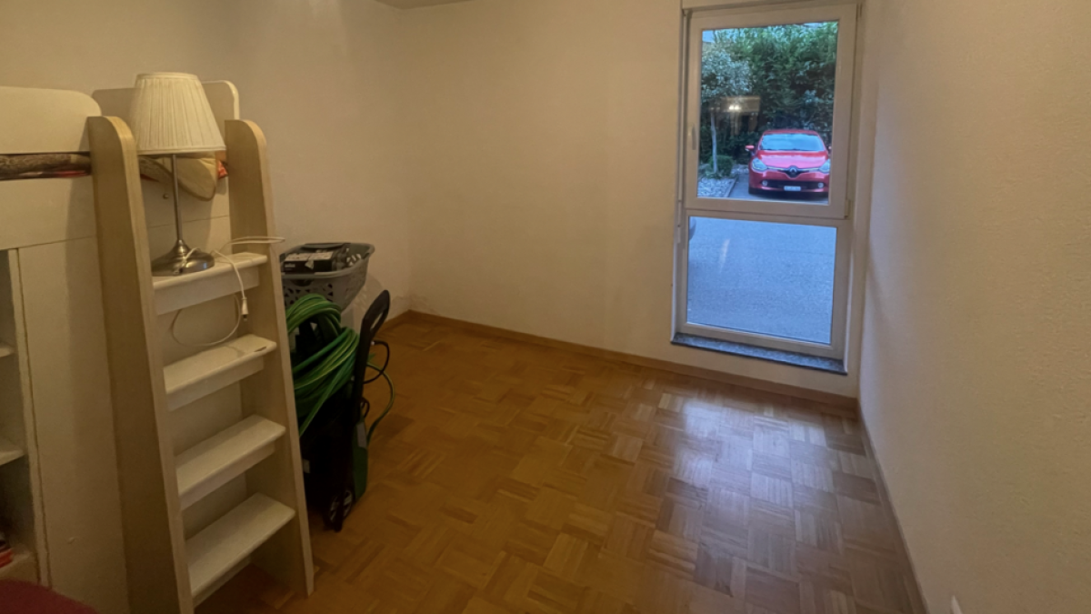 Appartement de 4.5 pièces au rez-de-chaussée avec terrasse - Cabinet 3