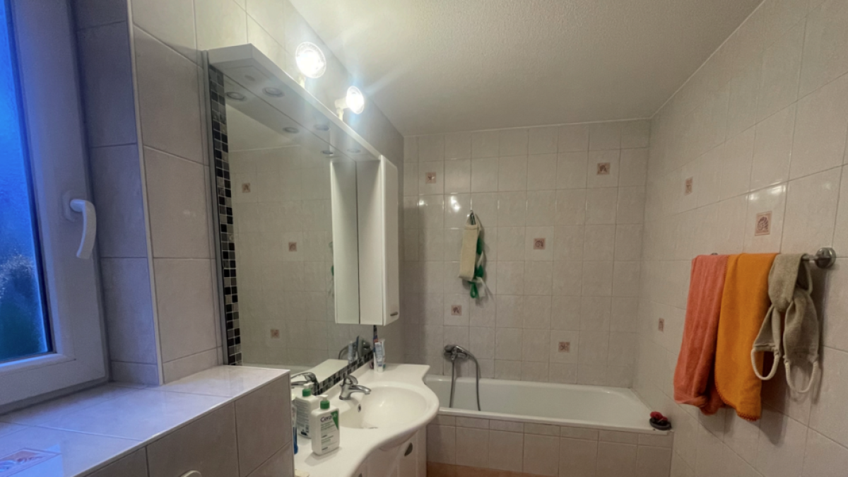 Appartement de 4.5 pièces au rez-de-chaussée avec terrasse - Cabinet 3