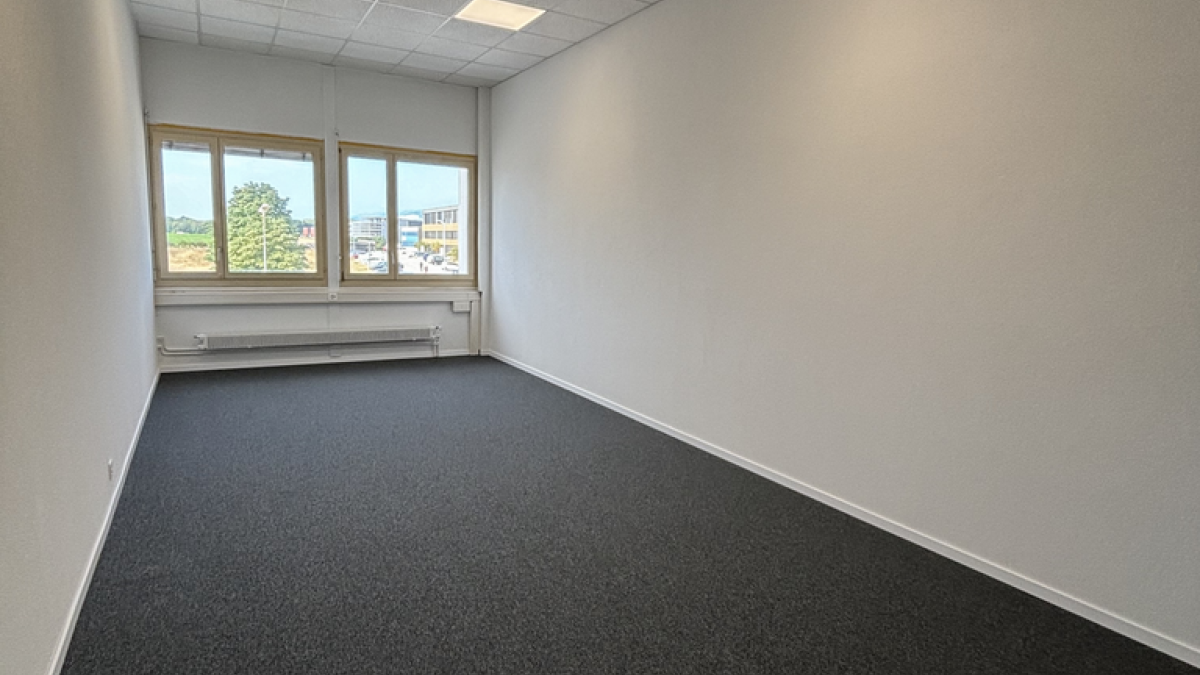 Bureau neuf idéalement situé