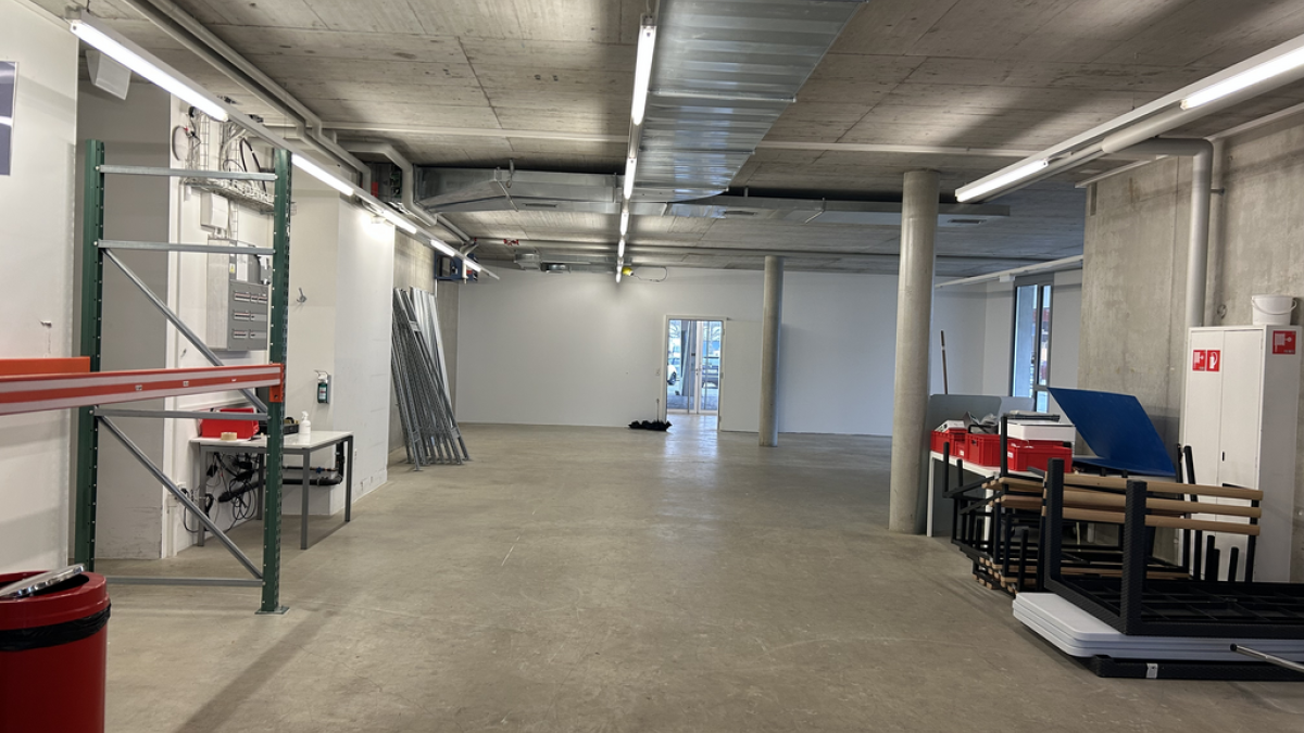 Dépôt spacieux et stratégiquement situé au Mont-sur-Lausanne
