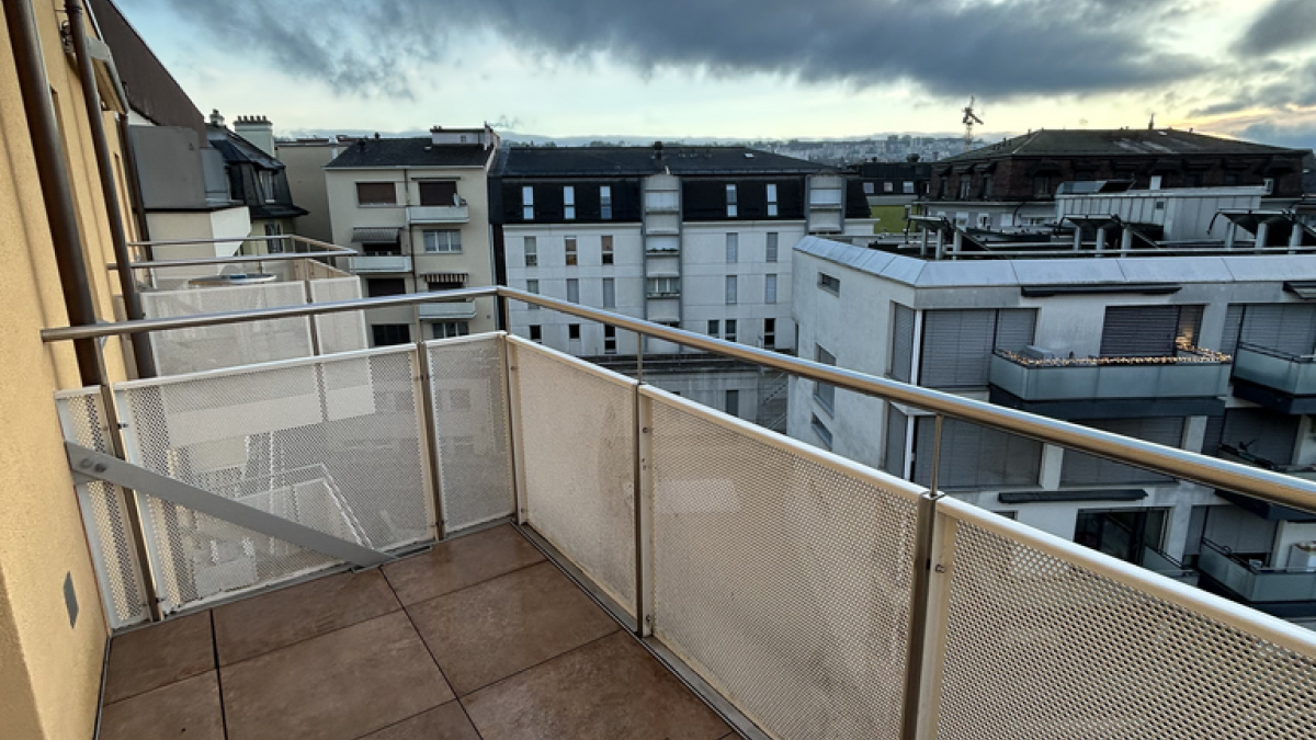 Appartement 2 pièces entièrement rénové .