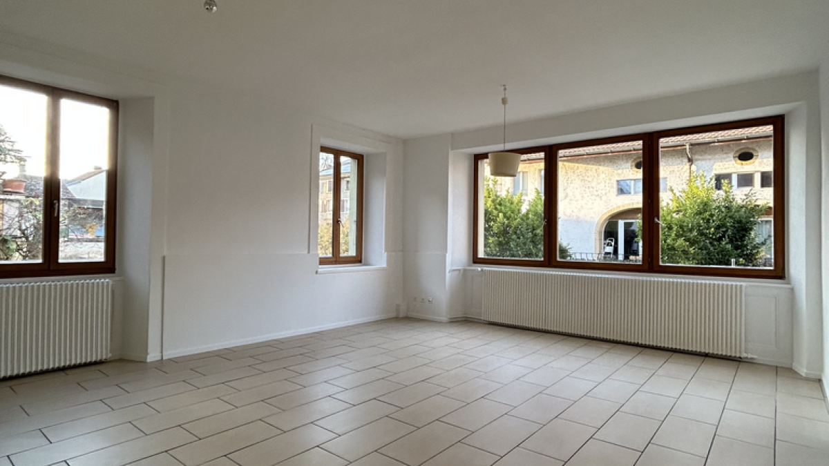 Bel appartement de 2.5 pièces avec Terrasse à Champagne